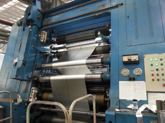 Feuille de cigarette en aluminium